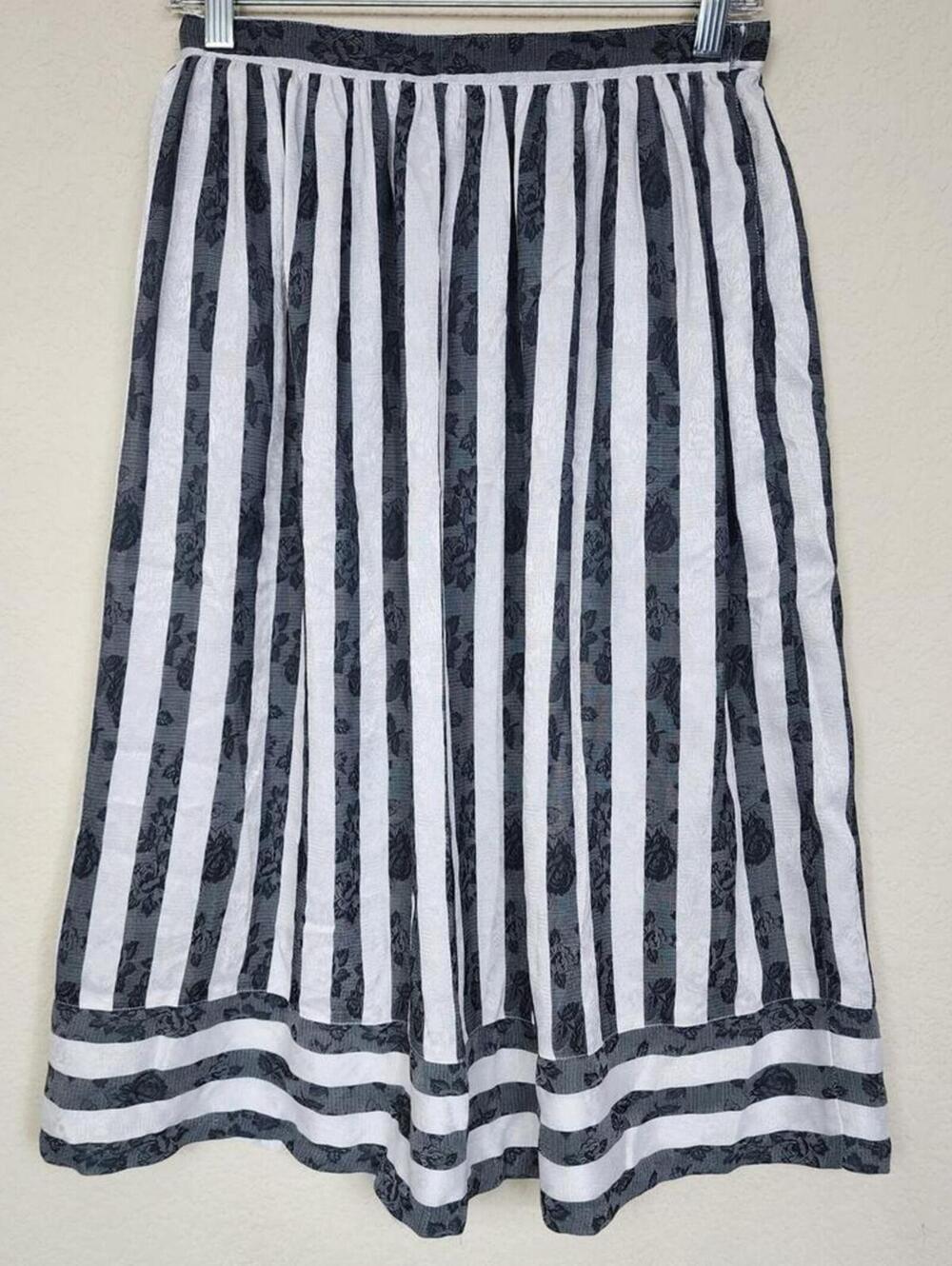 Act III Size 10 Pinstripe Floral Skirt